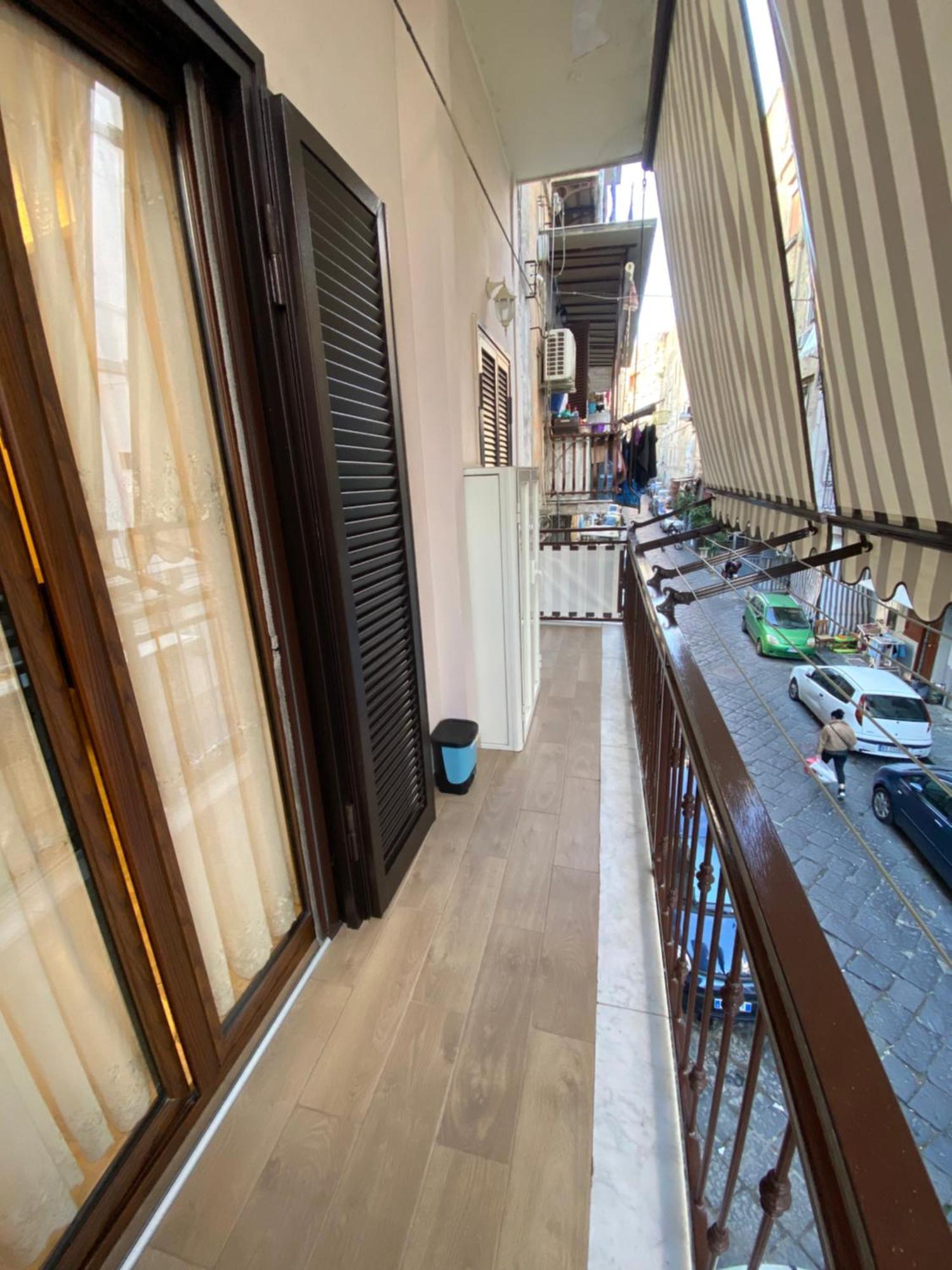 Guest House Into Наполи Екстериор снимка