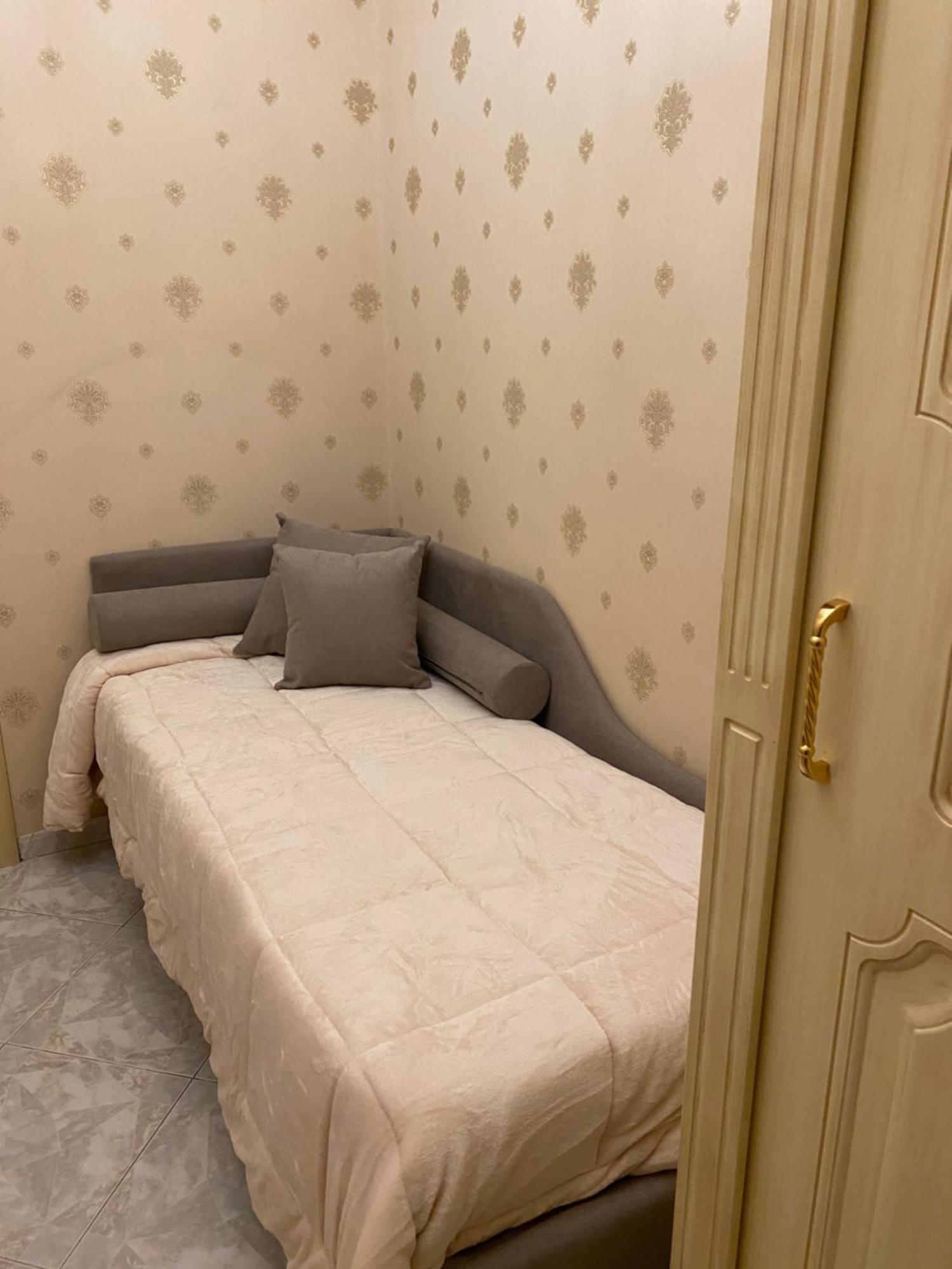 Guest House Into Наполи Екстериор снимка